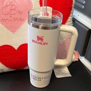 Stanley Pink and White Quencher H2.0 Tumbler nwt
